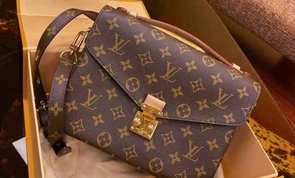 LV的老花郵差包為什么會發(fā)臭