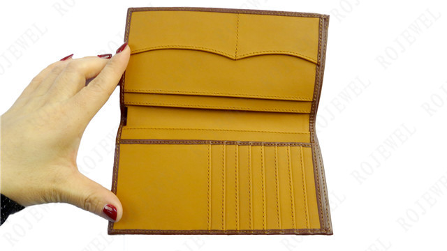 博柏利（Burberry）錢(qián)夾更換內(nèi)襯前后對(duì)比